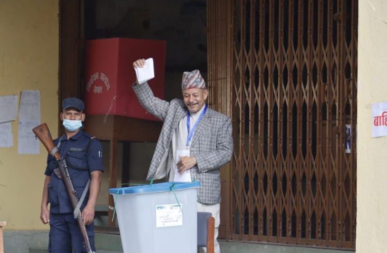 काठमाडौं मेयर उम्मेदवार स्थापितले गरे मतदान