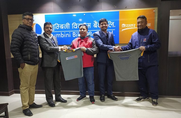 लुम्बिनी विकासद्वारा जैशिदेवल युथ क्लब टि–सर्ट सहयोग