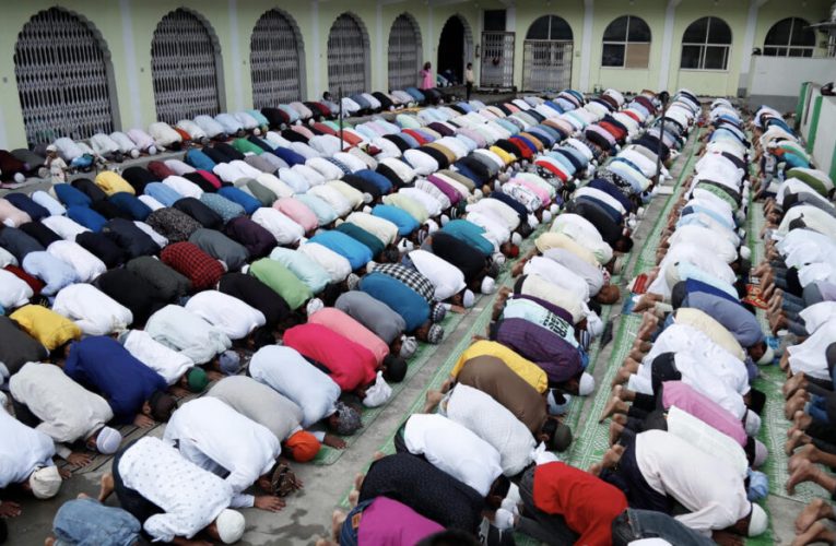 इस्लाम धर्मालम्बीहरुको महान पर्व वकर इद मनाउने क्रम (फोटो फिचर)