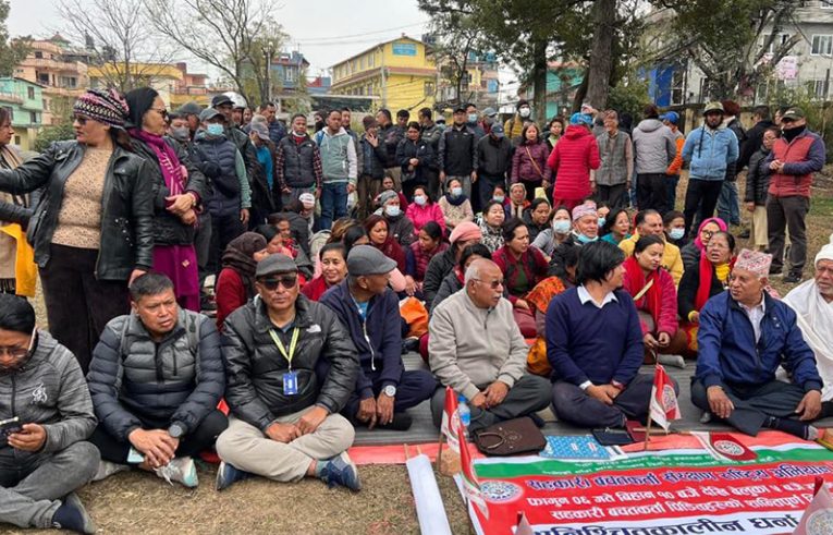 काठमाडौंका विभिन्न स्थानमा सहकारी पीडितहरूको प्रदर्शन
