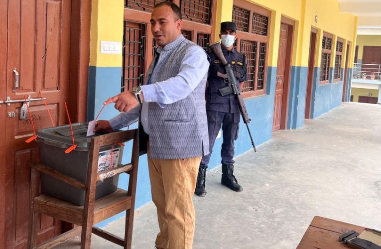 बझाङ सबै मतदान स्थलमा शान्तिपूर्ण तरिकाले मतदान जारी